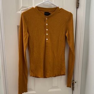 Wsly waffle knit long sleeve Henley top. M